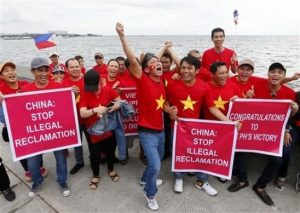 Vietnamese expatriates in Manila cheer the Tribunal decision