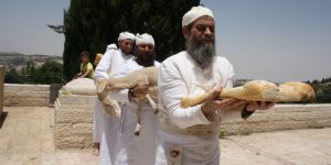 Jewish priests bring the Omer offering in preparation for the Third Temple